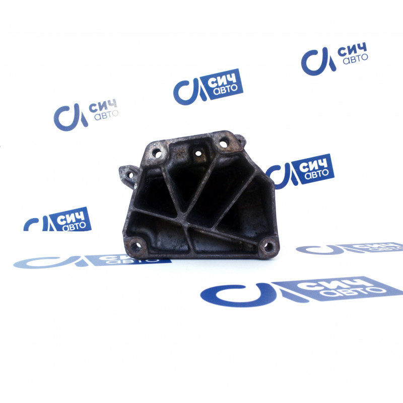 Кронштейн опоры двигателя (левый) MB Sprinter OM651 W906 2009-2017 А6512231304