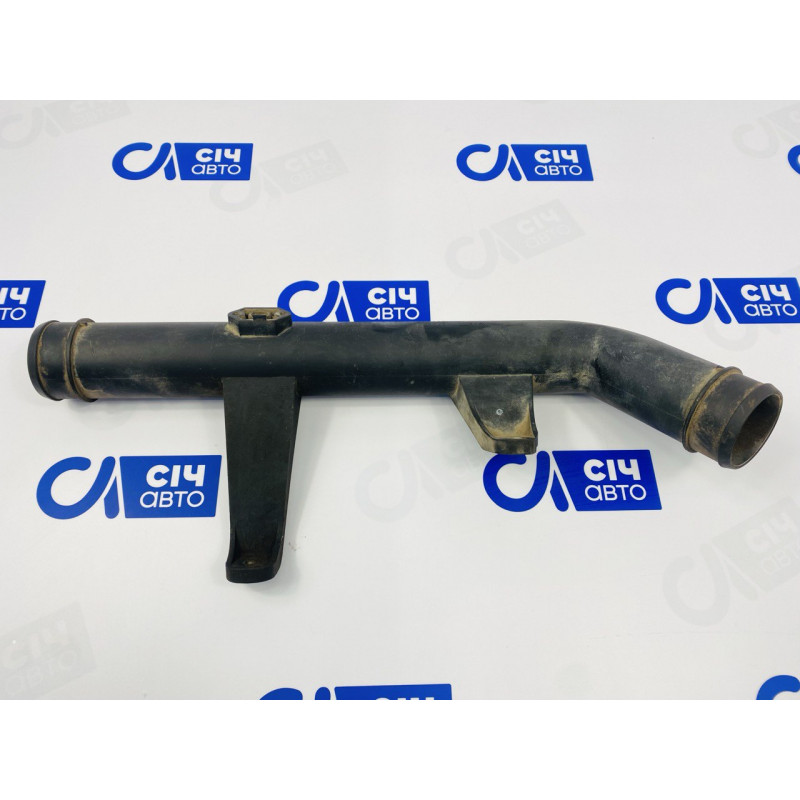 Патрубок интеркулера левый (пластик) VW Crafter 2,5 TDI CR 2006-2011 2E0145762